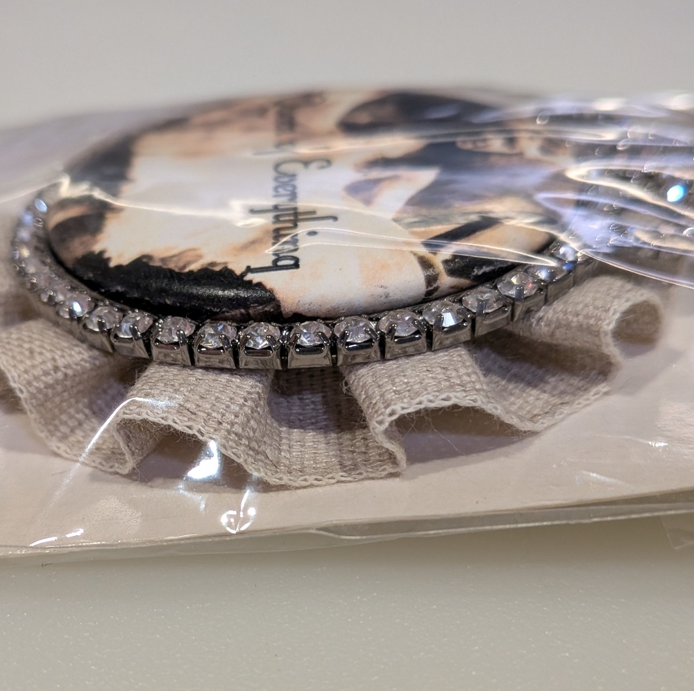 Queen Of Everything Pin/Brooch Ribbon New In Package - Picture 4 of 8